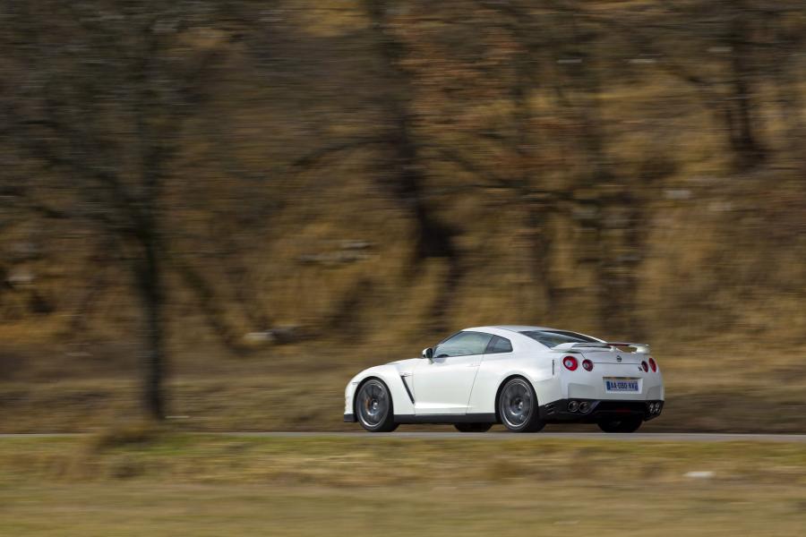  Nissan GT-R 2011 года  (фото 31 из 87)